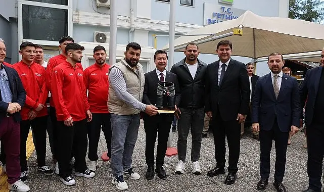 Muğla Büyükşehir Belediye Başkanı Ahmet Aras, Fethiye’deki çalışmaları yerinde inceledi.