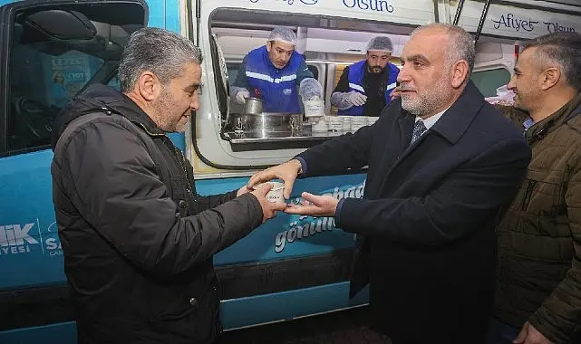 Canik Belediyesi, sabahın ilk saatlerinde vatandaşlara çorba ikramında bulunarak gönülleri