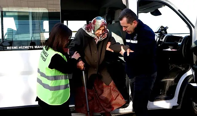 İhtiyaç sahibi vatandaşlara yönelik sosyal destek çalışmalarıyla dikkat çeken Bayraklı