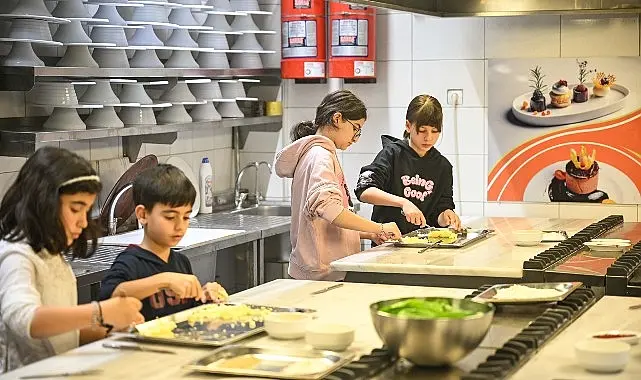 Bornova Belediyesi, çocuklara hem eğlenceli hem de öğretici bir yarıyıl