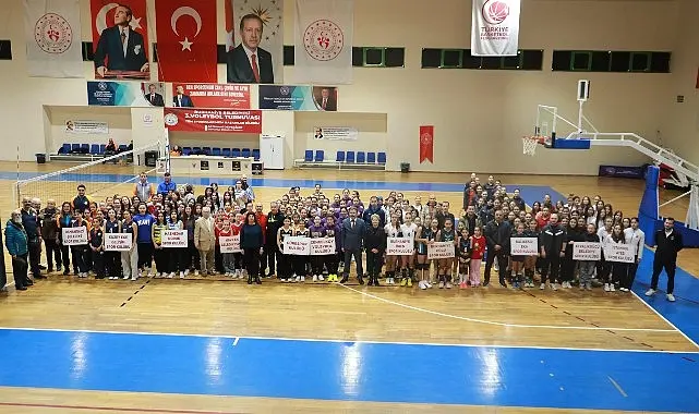 3. Burhaniye Belediye Başkanlığı Midi ve Yıldız Kızlar Voleybol Turnuvası’nın