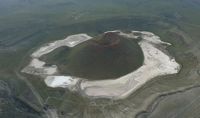 Konya Büyükşehir Belediyesi, Karapınar’da ilk etabı tamamlanan Meke Gölü Atıksu