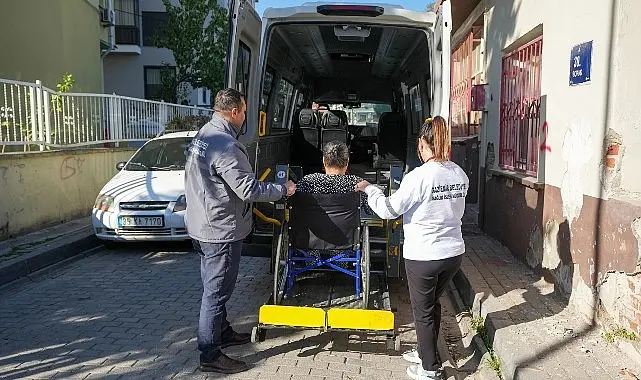 Gaziemir Belediyesi, Hasta Nakil Ambulansı ve Engelsiz Hizmet Aracı ile