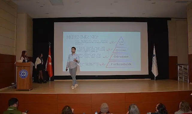 Ege Üniversitesi İletişim Fakültesi Reklamcılık Bölümü öğrencileri, sağlıklı atıştırmalık üreten