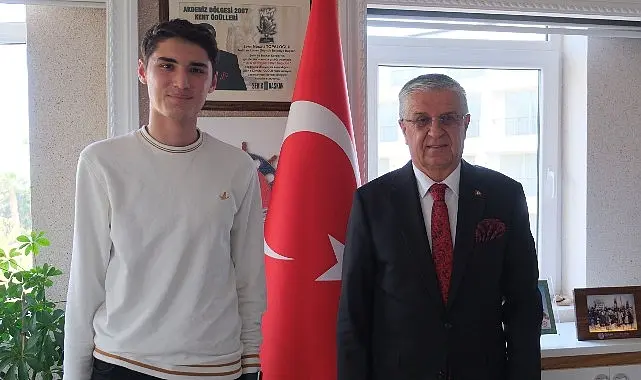 Kemer Belediyesi Gençlik Meclisi Başkanı Mehmet Yalın Erdal, Antalya Büyükşehir