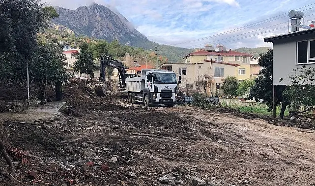 Kemer Belediyesi Fen İşleri Müdürlüğü ekipleri, Göynük Mahallesi’nde imara açılan