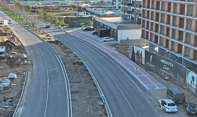 Antalya Büyükşehir Belediyesi’nin Aksu İlçesi Kardeş Kentler Caddesi’nde kazaları önlemek