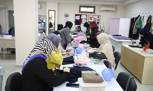 Kartepe Belediyesi bünyesindeki KAR-MEK kurslarından Giyim Kursu’na gösterilen ilgi günden