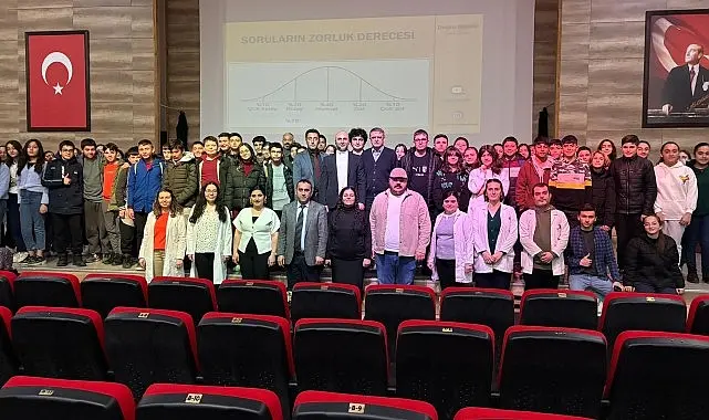 Manisa Büyükşehir Belediyesi, gençlerin eğitim hayatına destek olmaya devam ediyor.