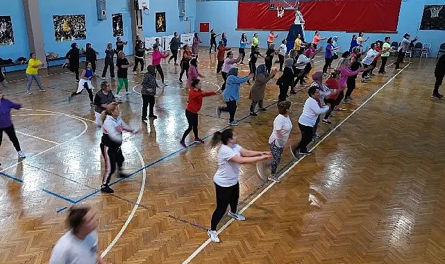 Menemen Belediyesi, kültür ve spor alanındaki çok sayıda ücretsiz kursuyla,