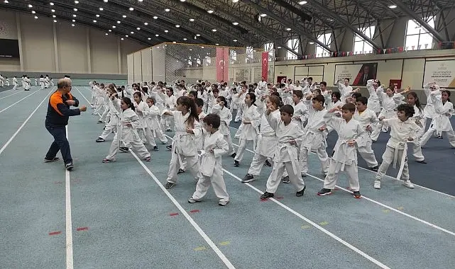 Osmangazi Belediye Spor Kulübü tarafından genç sporcuların teknik ve taktik