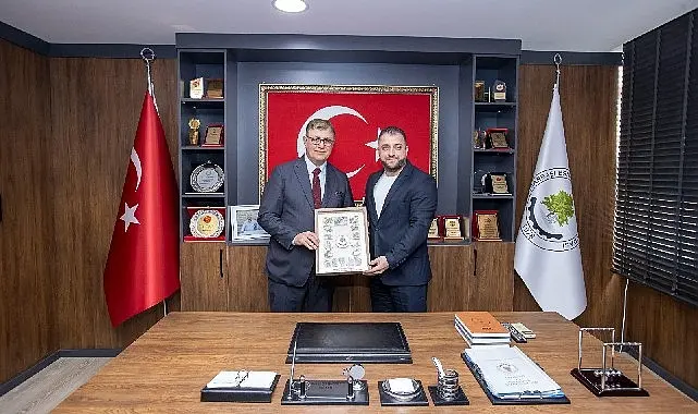 İzmir Büyükşehir Belediye Başkanı Dr. Cemil Tugay, su faturalarının ilk