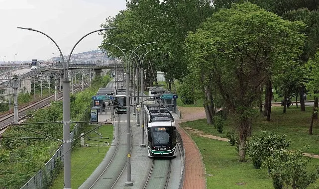 Kocaeli Büyükşehir Belediyesi iştiraklerinden UlaşımPark tarafından işletmesi gerçekleştirilen Akçaray tramvayı,