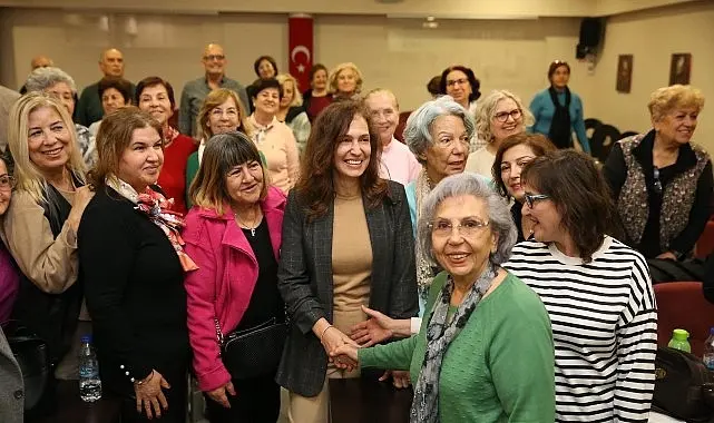Karşıyaka Belediyesi, 3. Yaş Üniversitesi’nden mezun olan 60 yaş ve