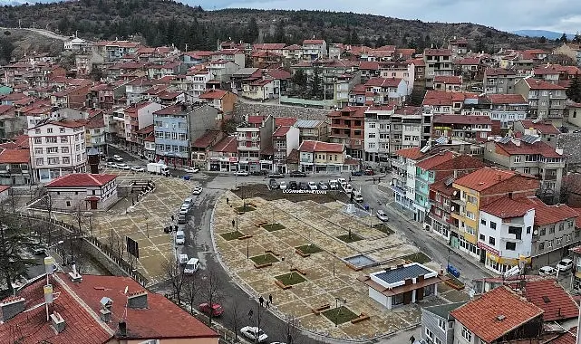 Konya Büyükşehir Belediyesi, Doğanhisar ilçe merkezindeki meydan düzenlemesi yoğurt pazarı