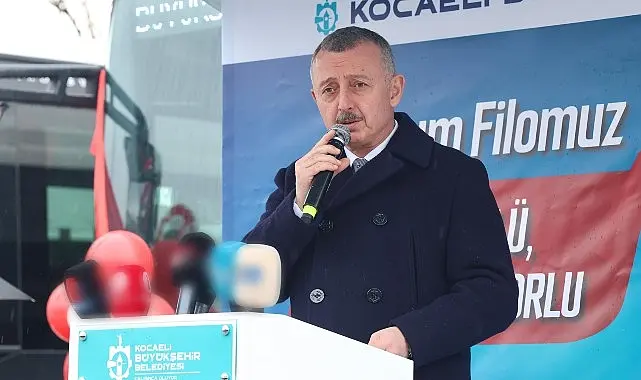 Kocaeli Büyükşehir Belediye Başkanı Doç.Dr.Tahir Büyükakın, İzmit Körfezi’nin temizliği başta