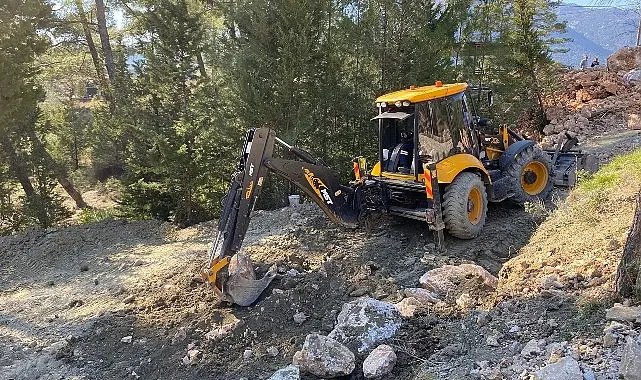 Antalya Büyükşehir Belediyesi, kırsal bölgelerde hizmetlerini yoğun bir şekilde sürdürüyor.