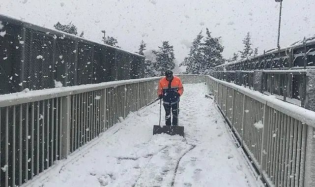 İstanbul Büyükşehir Belediyesi (İBB), etkisini artıran kar yağışı ve olumsuz