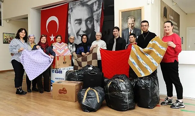 Karşıyaka Belediyesi Bilge Çınarlar Sağlıklı Yaş Alma Merkezi kursiyerleri, sosyal