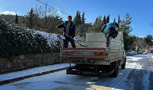 Nilüfer Belediyesi ekipleri, kar yağışı ve soğuk hava nedeniyle ilçe