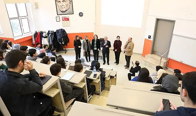 Ankara Üniversitesi Rektörü Prof. Dr. Necdet Ünüvar, Tıp Fakültesinde iki